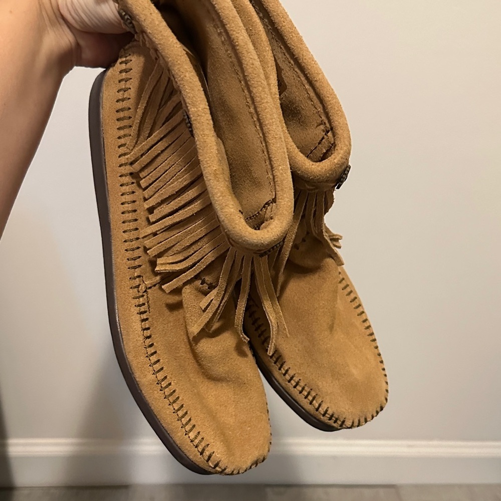 Minnetonka Tan Moccasins with Fringe - Picture 7 of 9